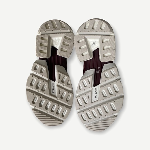 Women’s POD.S3.1 Shoes - Maroon /Hi-Res Yellow - Picture 4 of 5